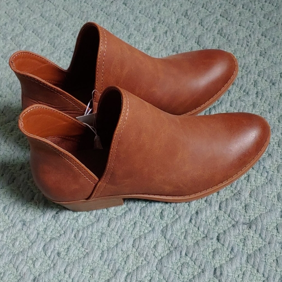 Universal Thread Booties - Picture 2 of 6